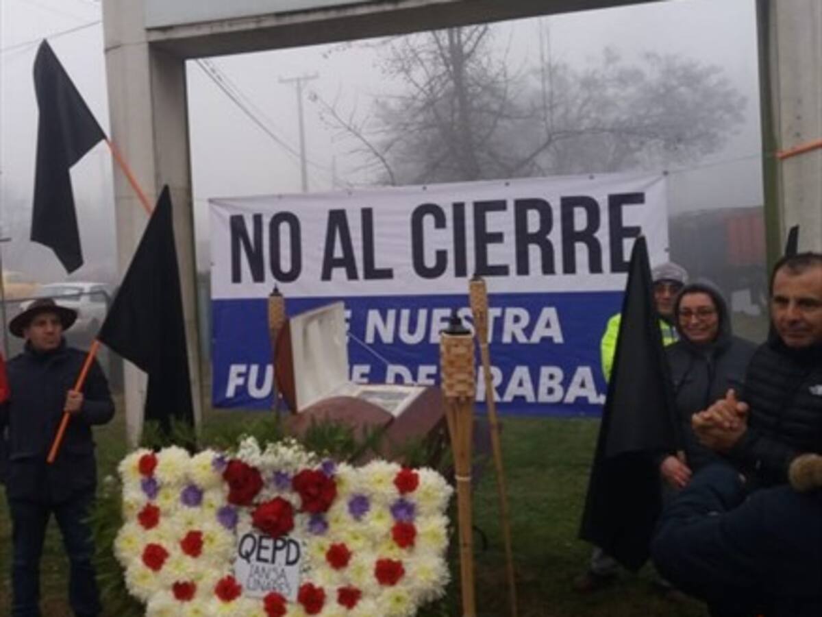 Trabajadores de Iansa se manifestaron durante reunión que decide futuro de la planta en Linares