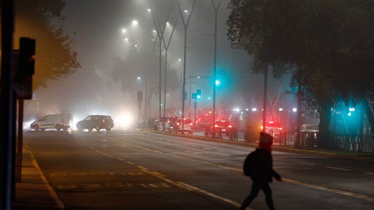 Tras amanecer gris en Santiago: ¿Cuál es la diferencia entre niebla y neblina?
