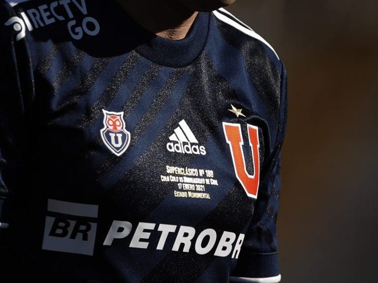 17 DE ENERO DE 2021/SANTIAGODetalle en la camiseta de Walter Montillo, durante el partido valido por la fecha 31 del Campeonato Nacional AFP PlanVital 2020, entre Colo Colo y Universidad de Chile, disputado en el Estadio Monumental.
FOTO: FRANCISCO LONGA/AGENCIAUNO