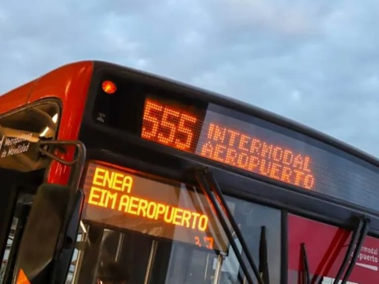 Recorrido 555: cerca de 55 mil personas han utilizado bus que llega hasta el aeropuerto