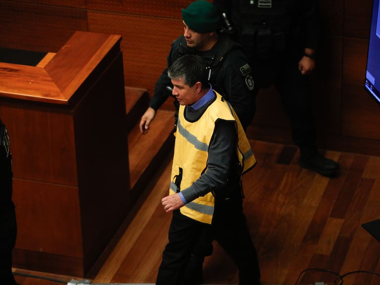 Sigue en la cárcel: Manuel Monsalve se mantiene en prisión preventiva tras revisión de cautelares