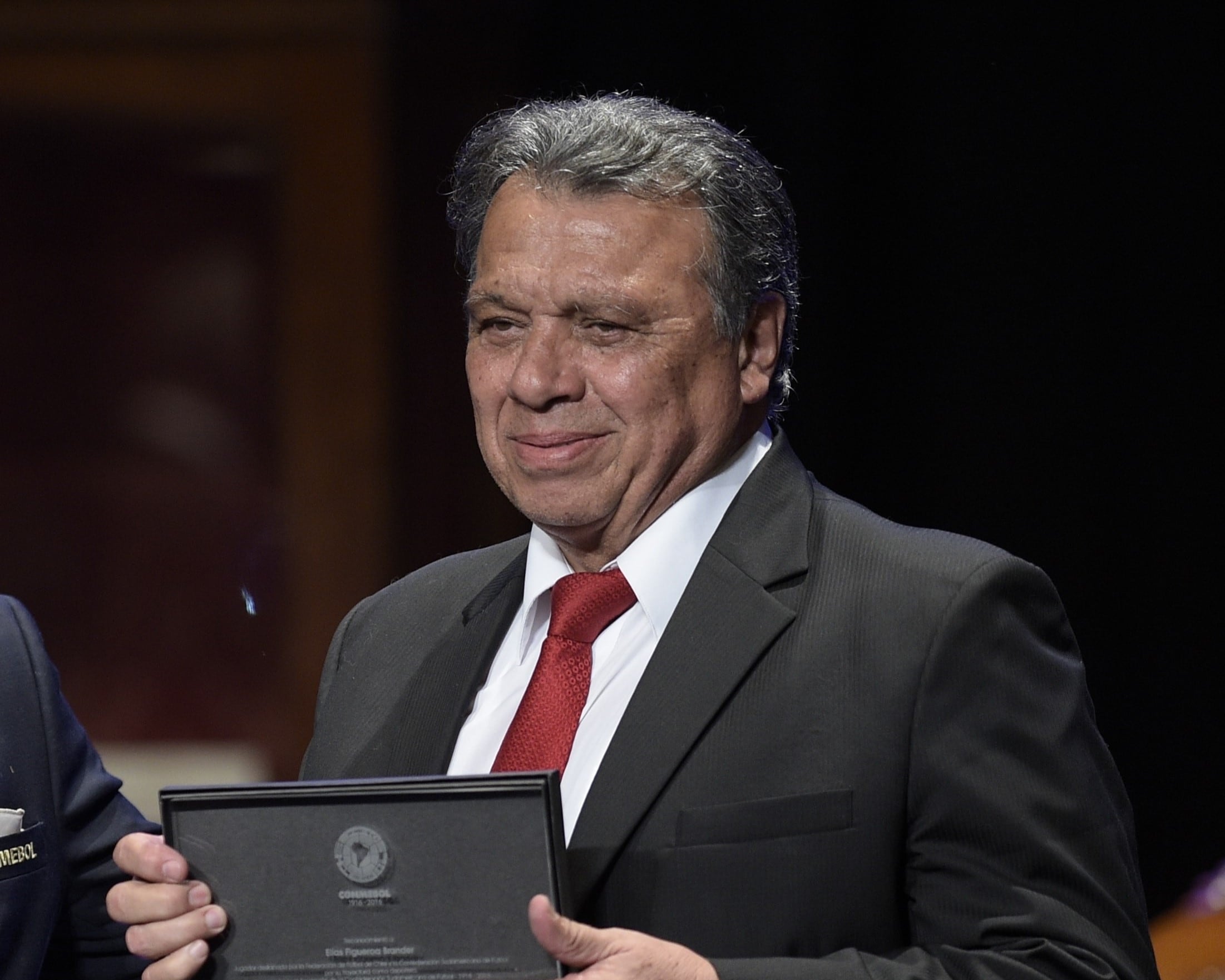 La contundente receta de Elías Figueroa para el recambio en La Roja: “Chile tiene para sacar figuras”