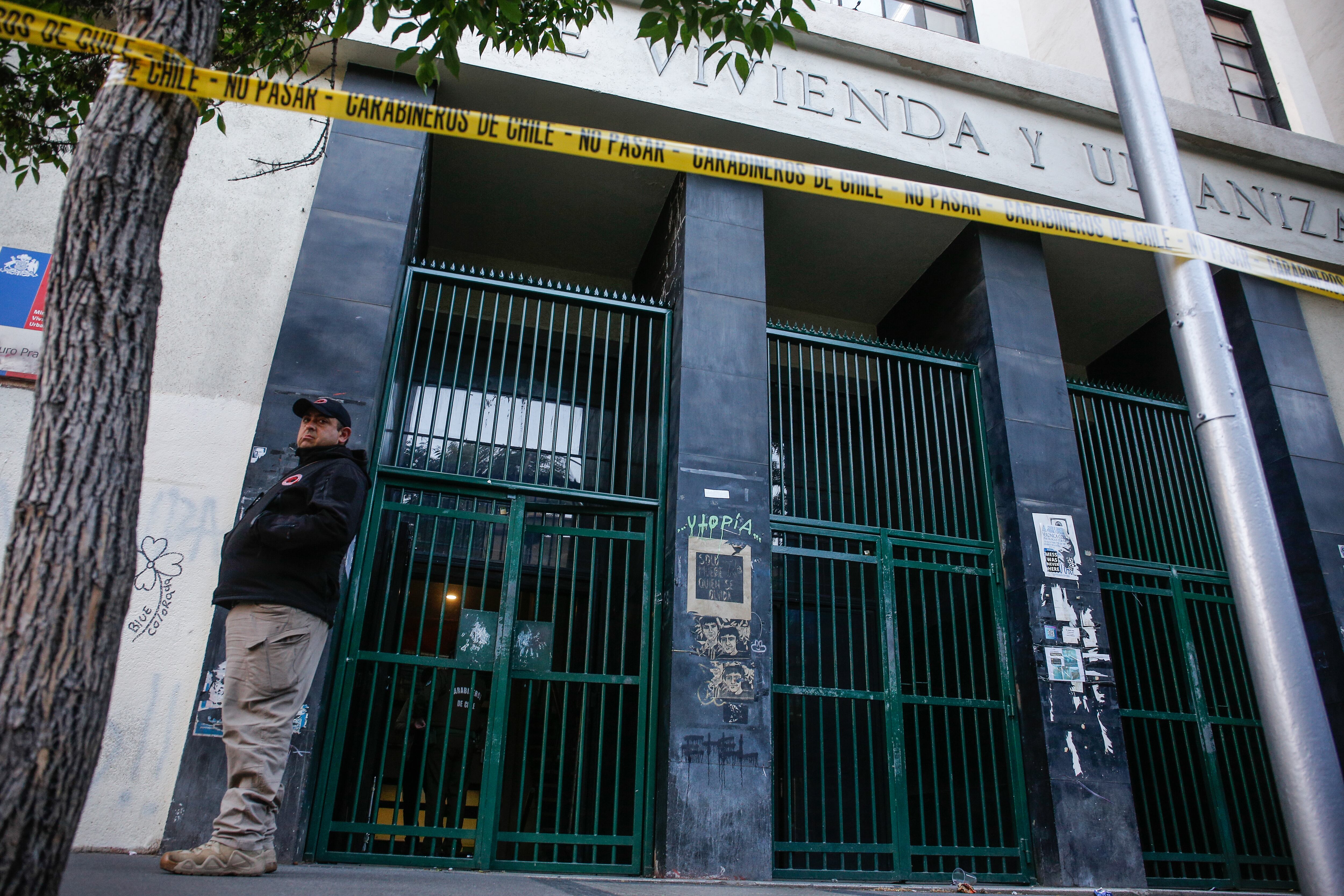21 DE OCTUBRE DE 2024 / SANTIAGO
Robo frustrado a Cajero Automático dentro de las dependencias del Serviu Metropolitano ubicado en Arturo Prat 48. Los delincuentes mantuvieron por 12 hrs amarrados a los guardias mientras realizaban el delito
FOTO: DIEGO MARTIN/AGENCIAUNO