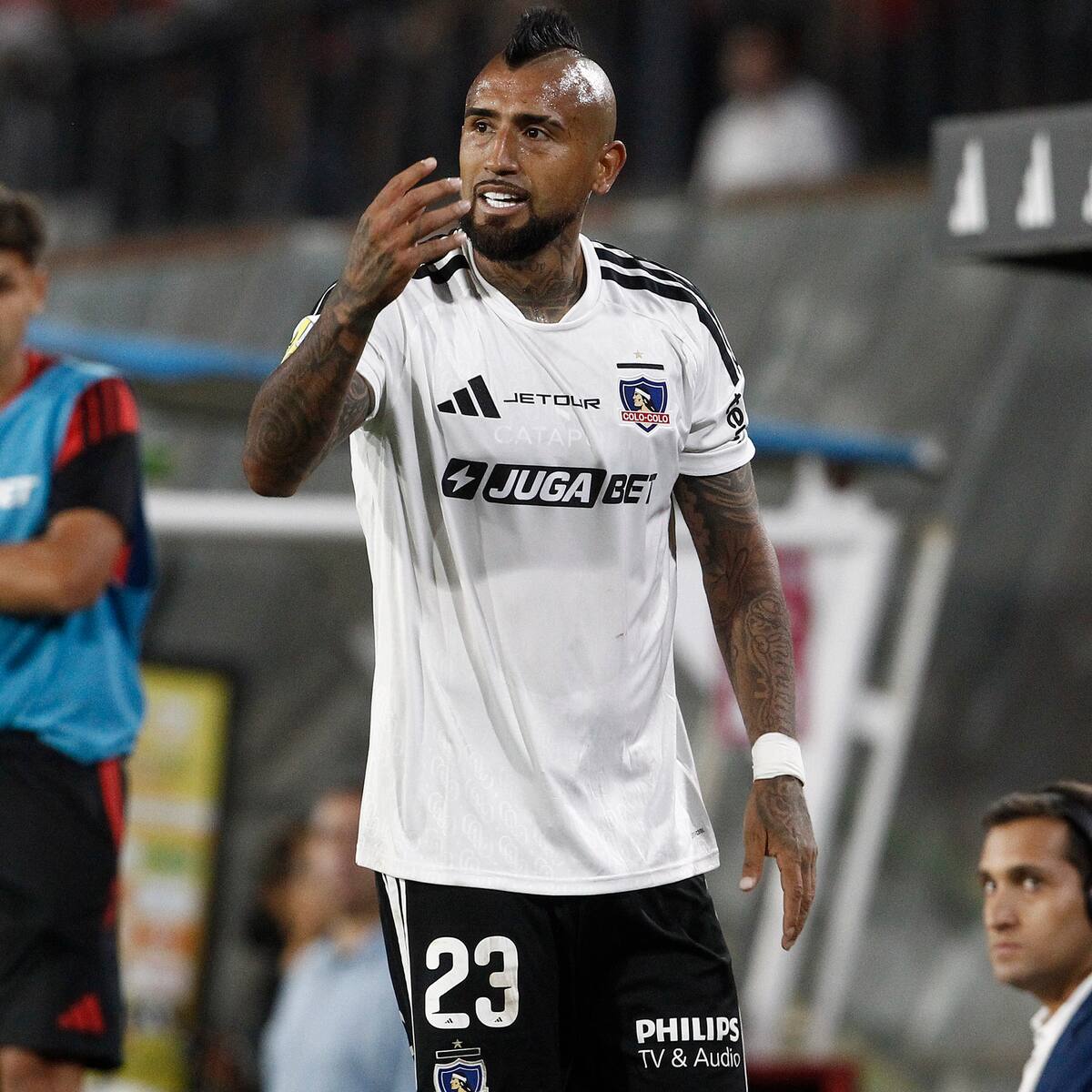 Paredes reacciona al reclamo de Vidal por las amarillas y lanza contundente mensaje: “El nombre que sea...”