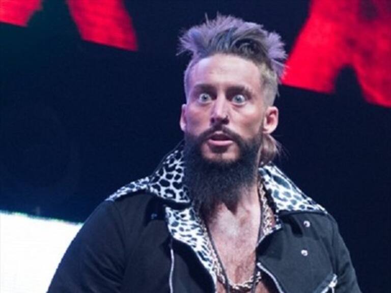 Autoridades le pidieron a Enzo Amore cambiar su firma