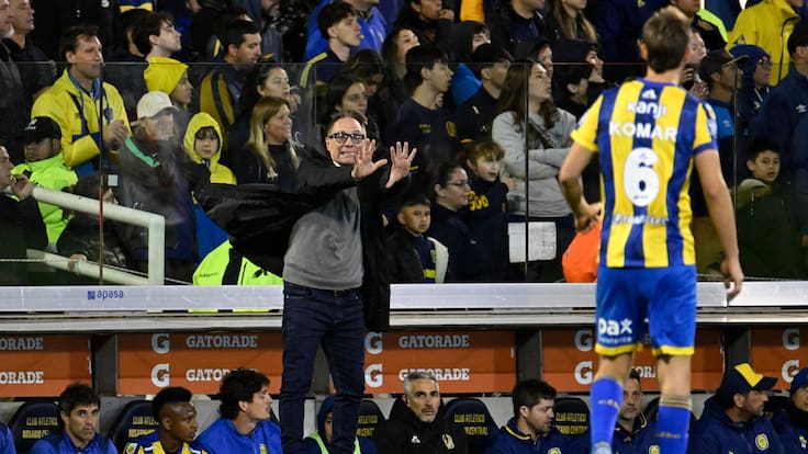 “Les debe romper los huevos”: la furia de Holan por las críticas al título otorgado a Rosario Central en Argentina