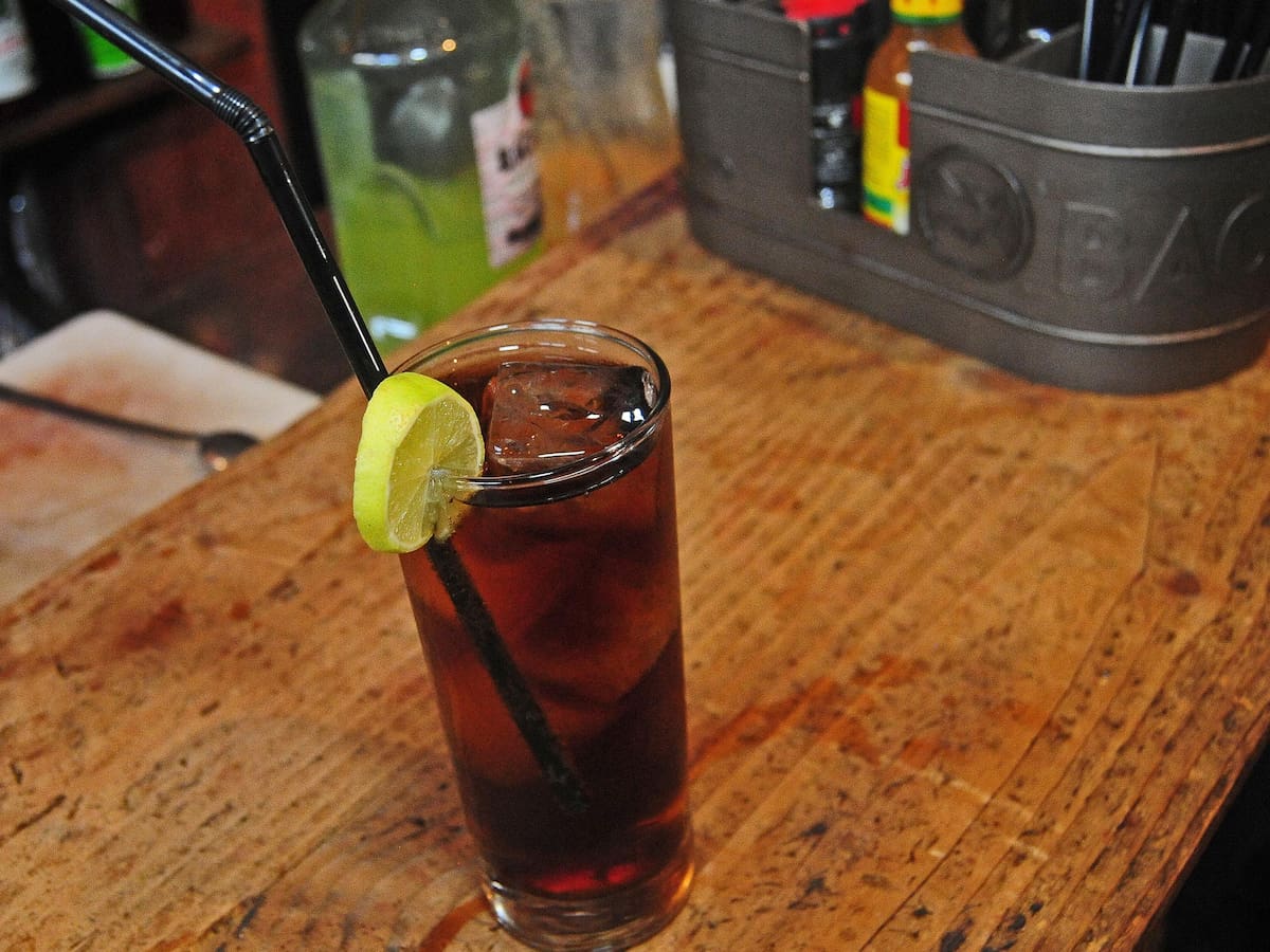 «El hielo es el alma de nuestra Piscola»: Bartender dio cátedra sobre los tragos imprescindibles de Fiestas Patrias