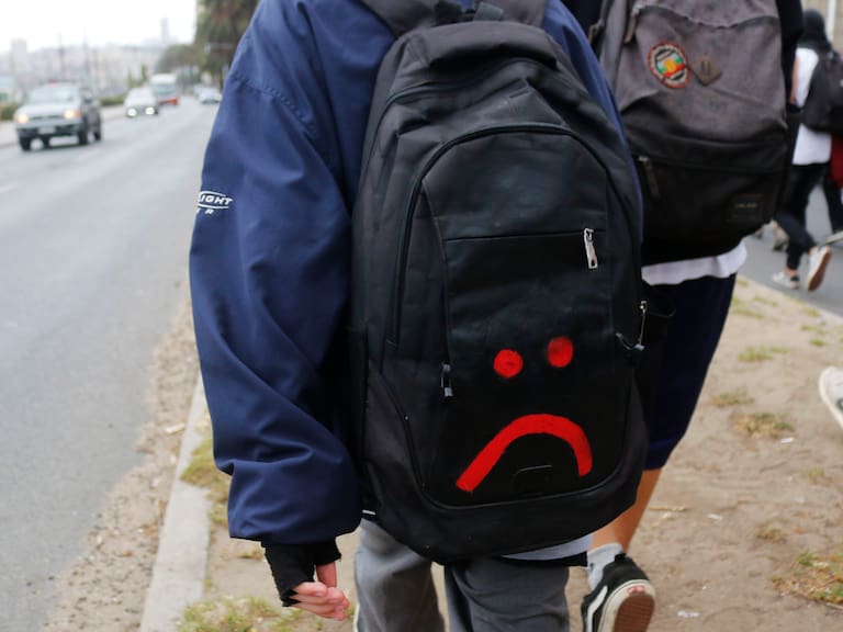 “Escuelas Protegidas”: Cámara vota proyecto que permite revisión de mochilas y endurece sanciones en colegios