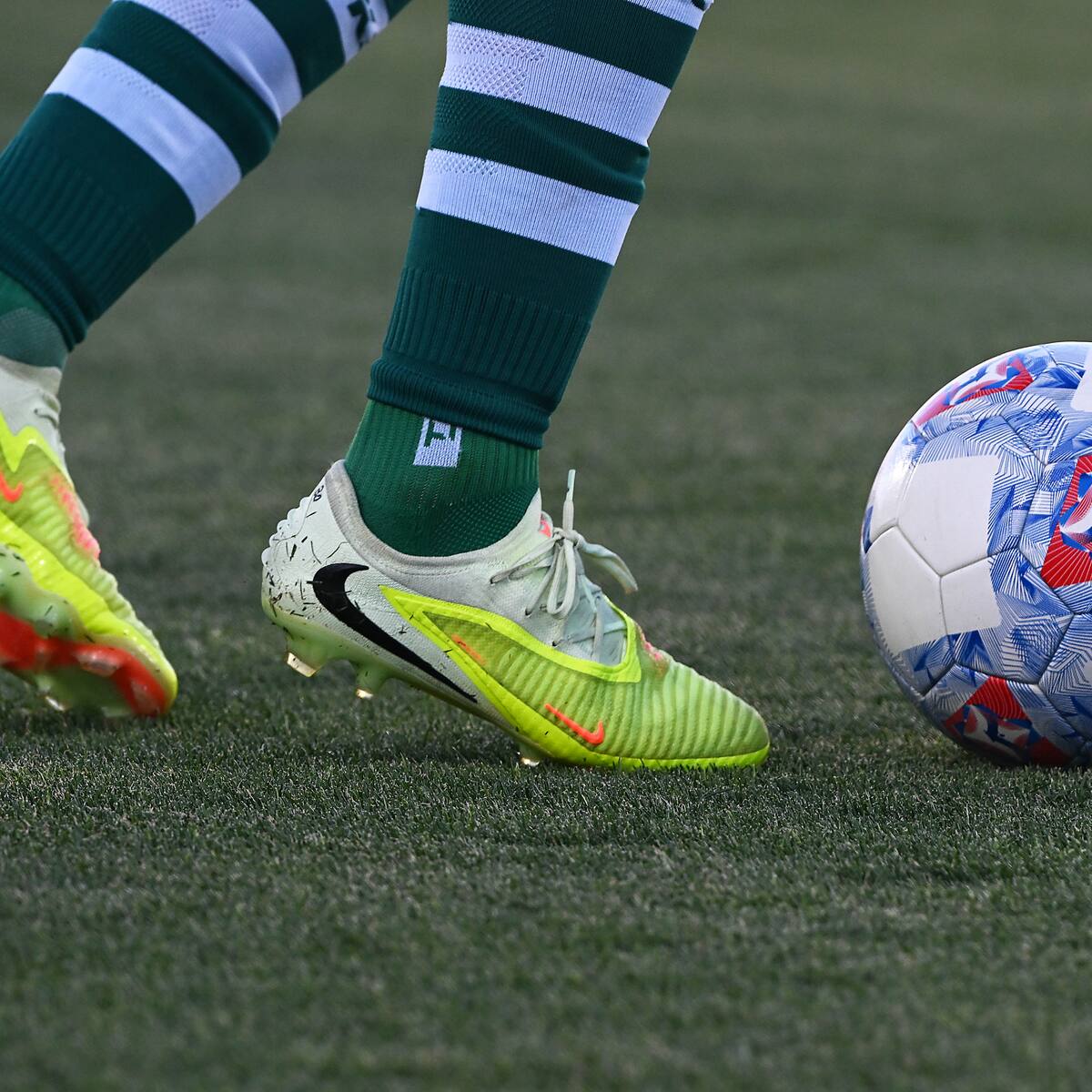 114 futbolistas extranjeros sin permiso de trabajo en Chile: una entró por paso no habilitado y 31 tenían su proceso a medias