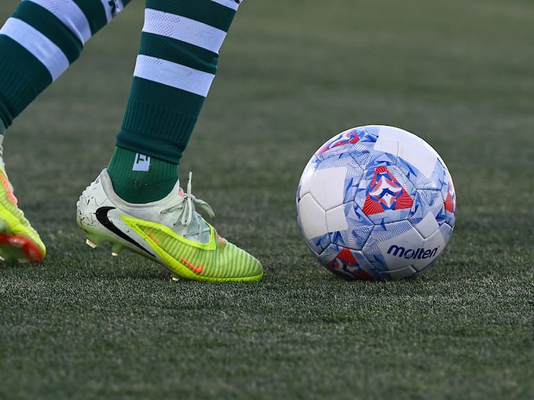 114 futbolistas extranjeros sin permiso de trabajo en Chile: una entró por paso no habilitado y 31 tenían su proceso a medias