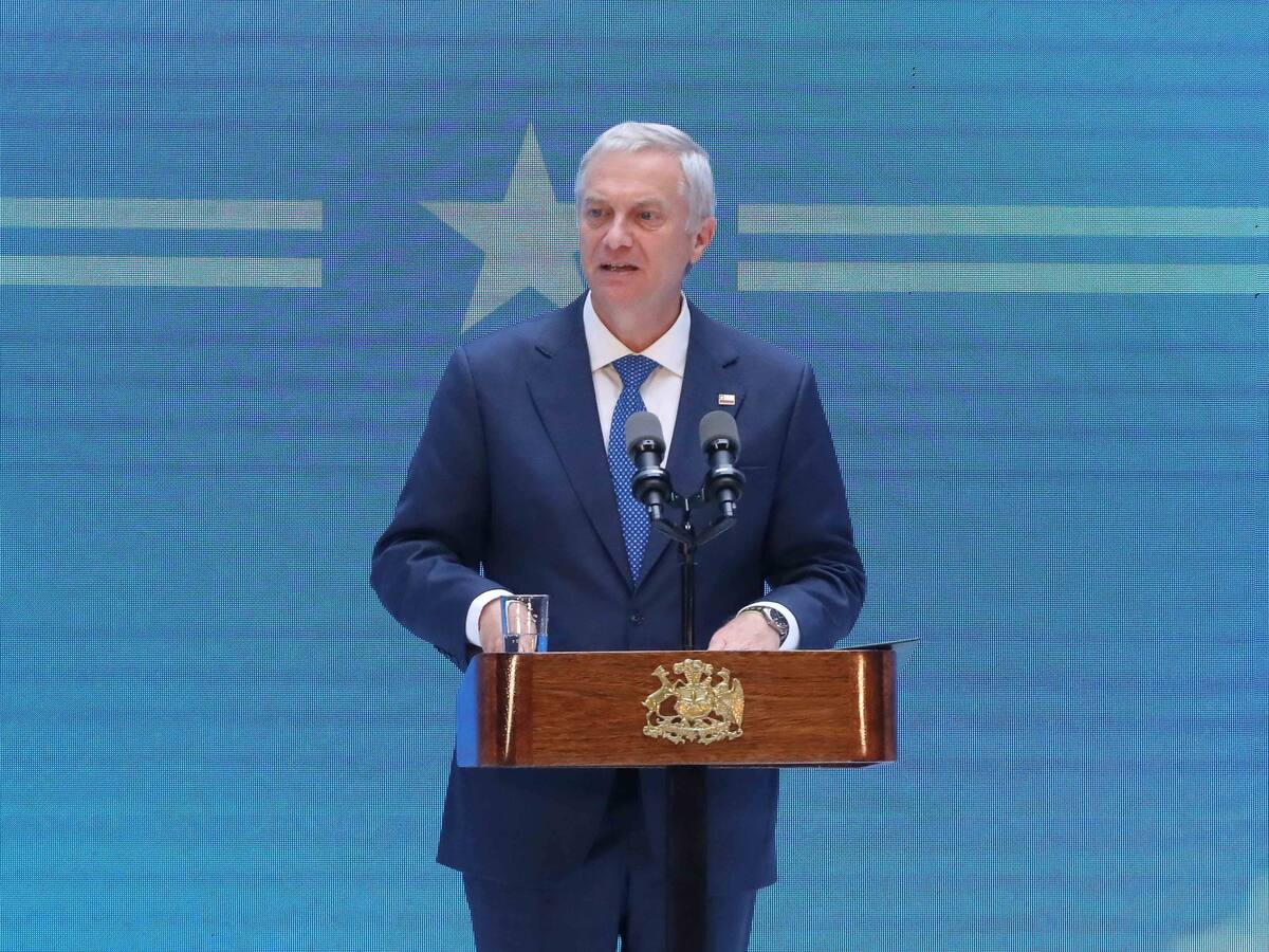“Es una metáfora”: Presidente Kast aborda promesa de campaña sobre expulsión de migrantes irregulares