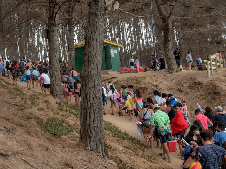 Personas debieron evacuar de playas, a raiz de la alerta de tsunami emitida por la Onemi.
