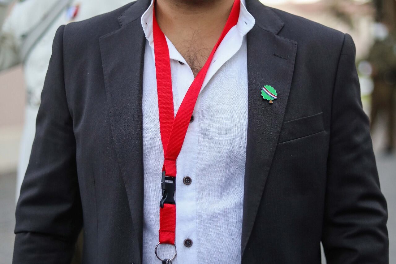Presentan pin de Gabriel Boric | Agencia Uno