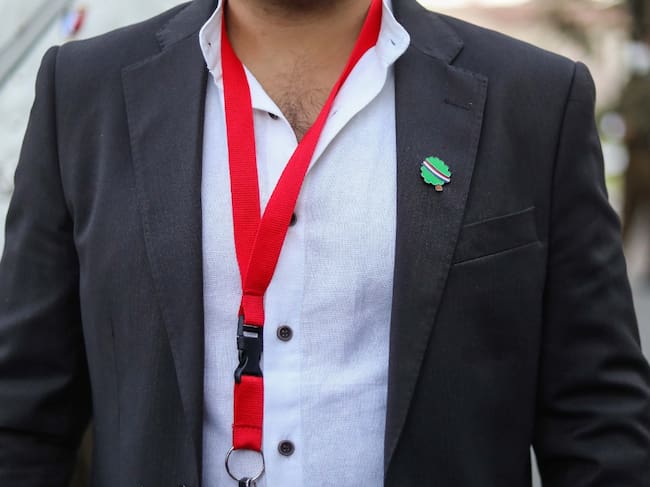 Presentan pin de Gabriel Boric | Agencia Uno