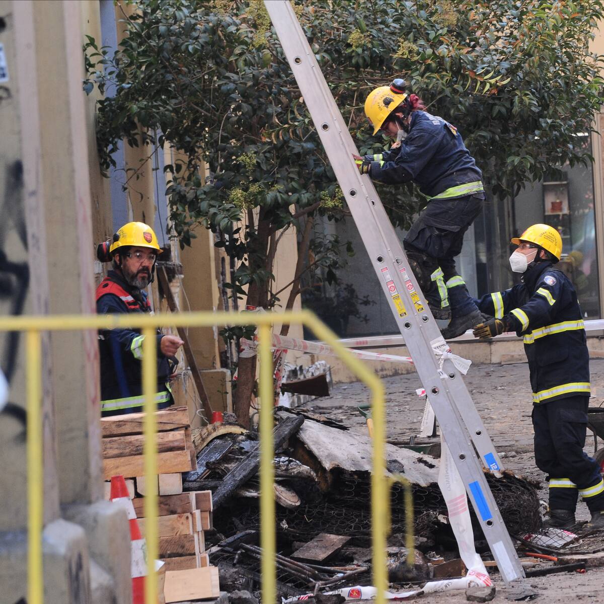Hallan segundo cuerpo en cité incendiado de Santiago Centro tras compleja remoción de escombros
