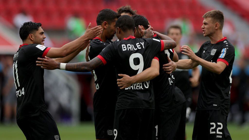 LEVERKUSEN, GERMANY - JUNE 27: Bayer 04 Leverkusen players celebrate their team's first goal, scored by Kevin Volland (obscured) during the Bundesliga match between Bayer 04 Leverkusen and 1. FSV Mainz 05 at BayArena on June 27, 2020 in Leverkusen, Germany. (Photo by Friedemann Vogel/Pool via Getty Images)