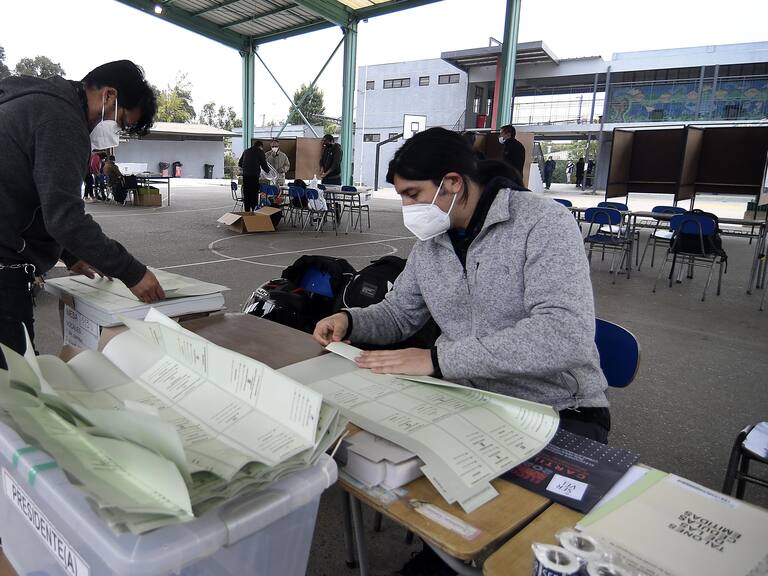 Segunda vuelta 2021: por qué la tarea de los vocales de mesa es esencial en las elecciones