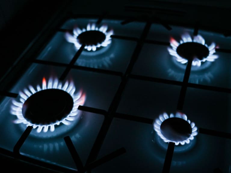 El gas encendido en una cocina como referencia del consumo energético