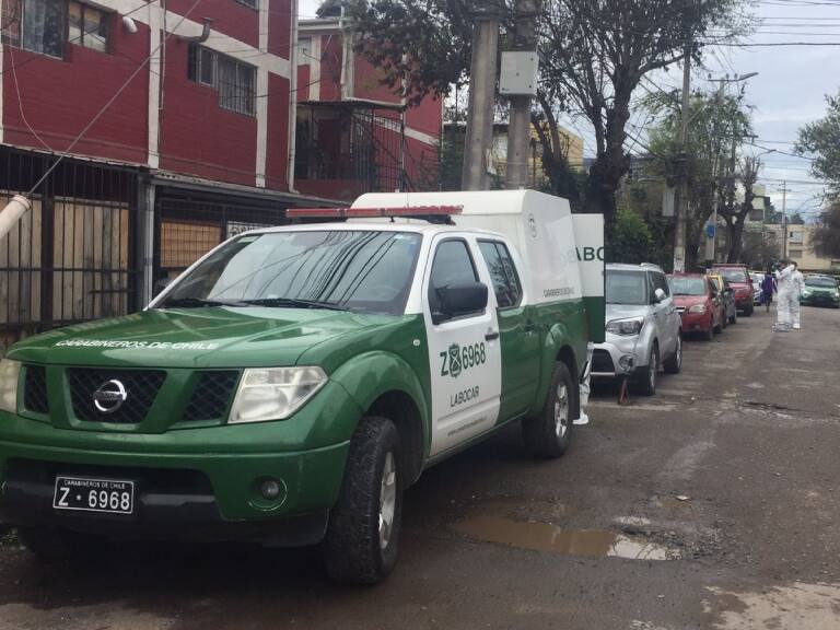 Se investiga como parricidio: mujer fue encontrada sin vida al interior de su hogar en Estación Central