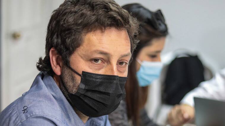 25 de noviembre del 2021/SANTIAGOEl diputado UDI, Juan Antonio Coloma, durante una reunión que sostiene el comando del candidato presidencial de Republicanos, con representantes de Chile podemos Más.
FOTO: SEBASTIAN BELTRAN GAETE/AGENCIAUNO