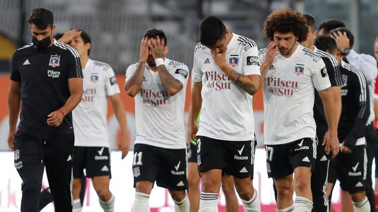 11 de Febrero del 2021/SANTIAGOJugadores de Colo Colo se lamenta ,durante el partido valido por la Trigésima tercera fecha del Campeonato Nacional AFP PlanVital 2020, entre Colo Colo vs Cobresal, disputado en el Estadio Monumental.
FOTO:FRANCISCO LONGA/AGENCIAUNO