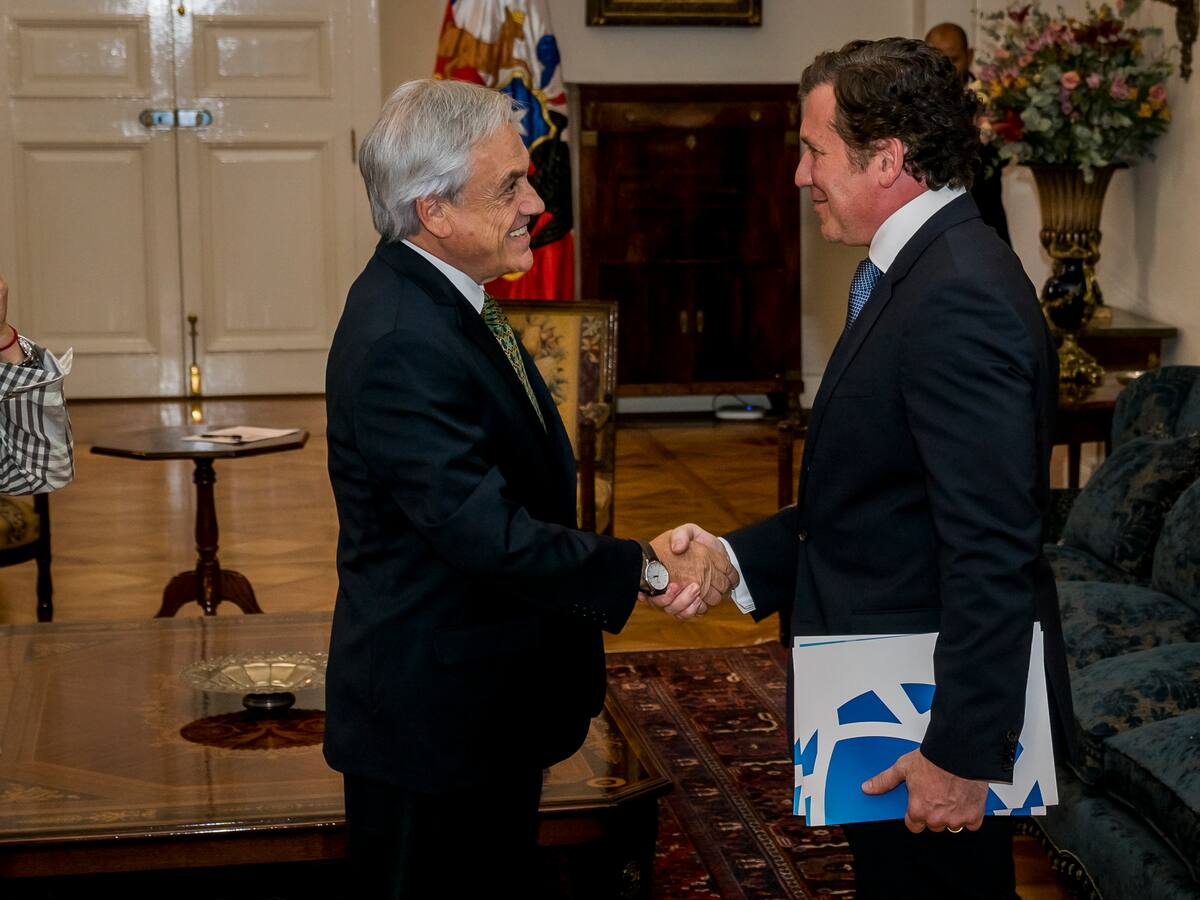 “Fue un amigo del fútbol”: Presidente de Conmebol se suma a las condolencias por muerte de Sebastián Piñera