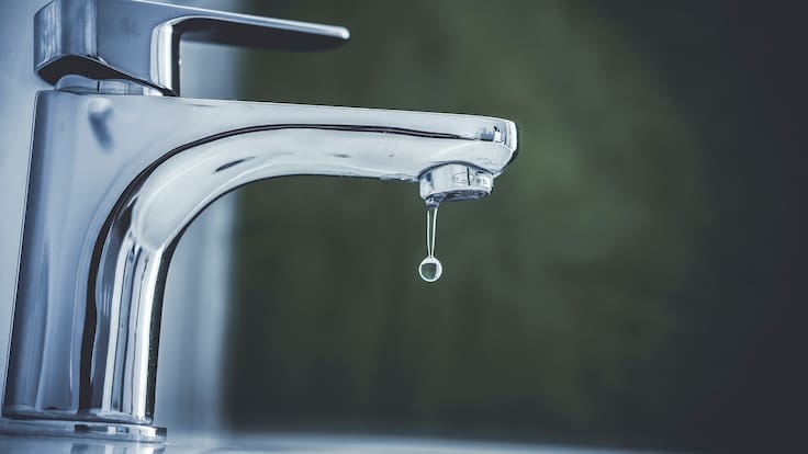 Inicia corte de agua en comunas de la región Metropolitana: a qué zonas afecta y hasta cuándo durará