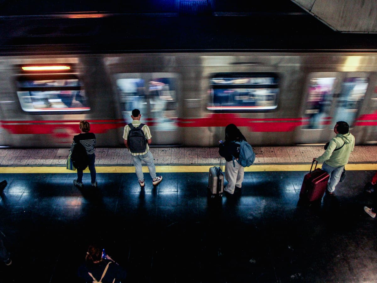 Atención pasajeros: Metro de Santiago suma nueva estación afectada por cambio en “hora punta” este lunes