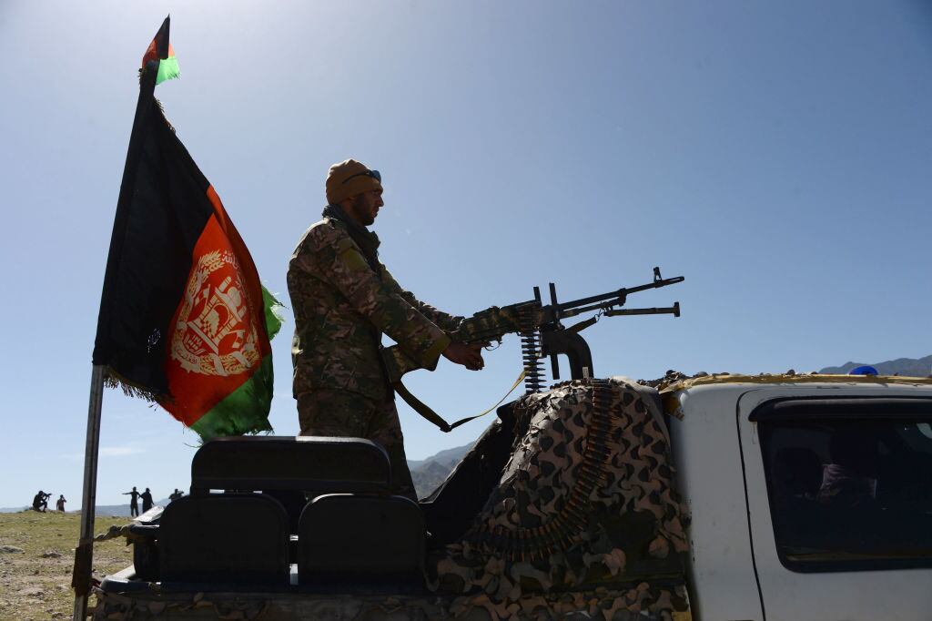 Fuerzas de seguridad afganas patrullan en Nangarhar