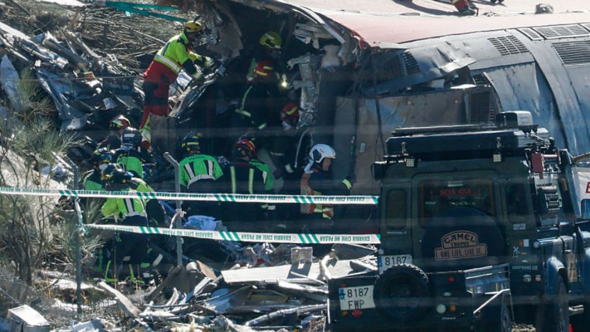 Tragedia ferroviaria en España: suben a 64 los muertos tras choque de trenes en Toledo