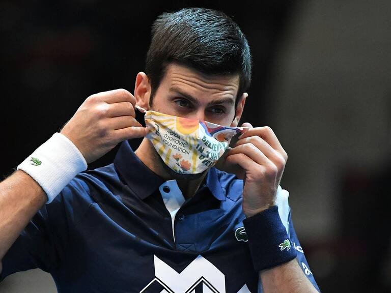 Serbia&#039;s Novak Djokovic removes his face mask before his match against Croatia&#039;s Borna Coric during the Erste Bank Open ATP tennis tournament in Vienna, on October 28, 2020. (Photo by HELMUT FOHRINGER / APA / AFP) / Austria OUT (Photo by HELMUT FOHRINGER/APA/AFP via Getty Images)
