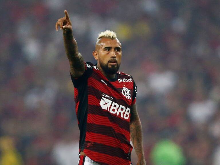 Flamengo, con Arturo Vidal en cancha, rescató un empate frente a Goiás por el Brasileirao