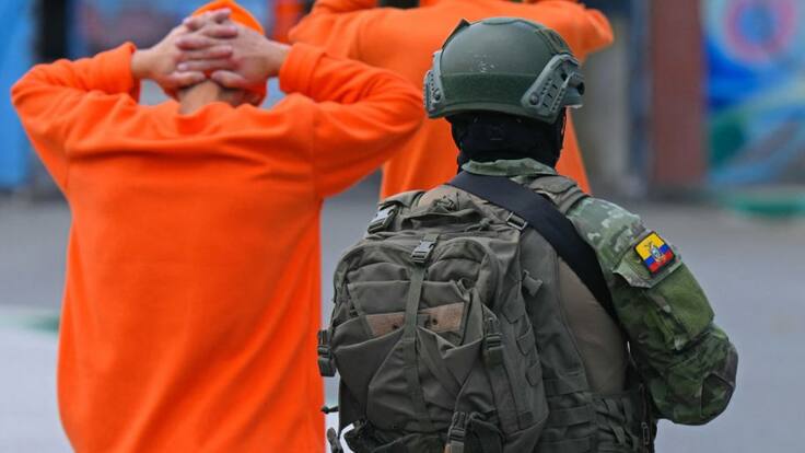 Al menos 27 presos mueren ahorcados en cárcel de Ecuador