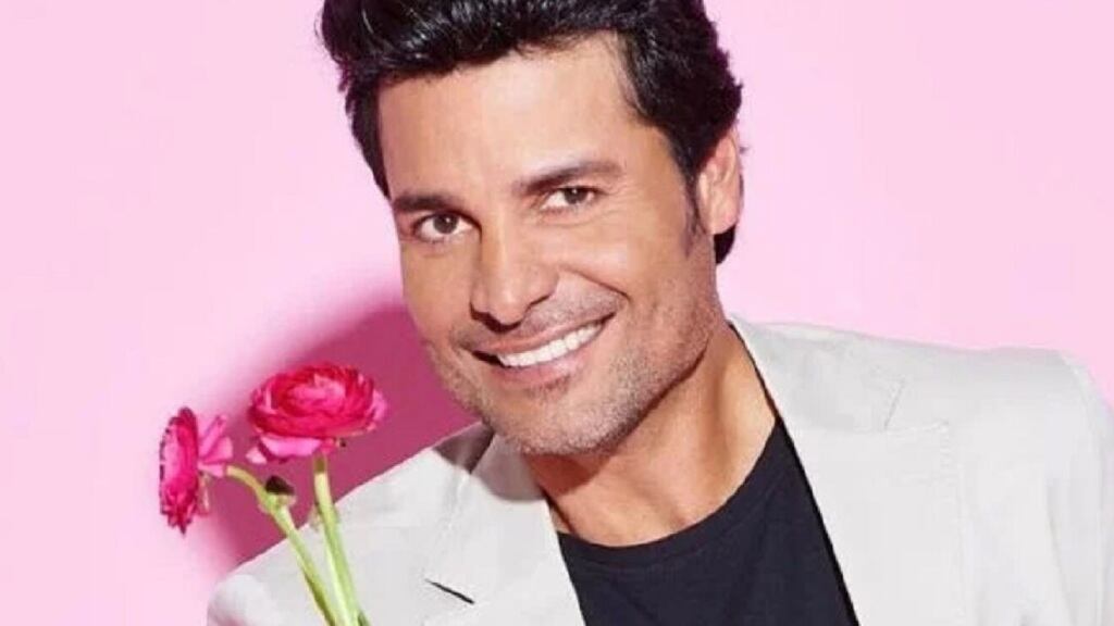 Chayanne pide a sus fans que le envíen memes de él y las respuestas no defraudaron