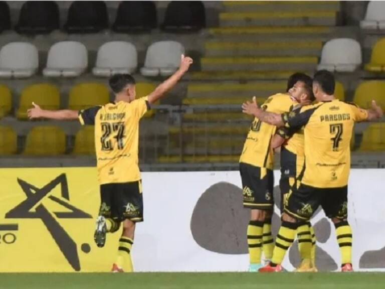 Coquimbo Unido se impuso con claridad sobre Deportes Iquique y quedó liderando la Primera B del fútbol chileno