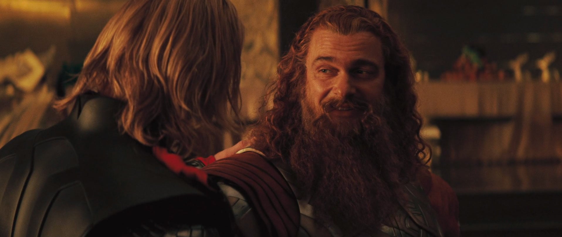 Ray Stevenson interpretando a Volstagg en la trilogía de Thor