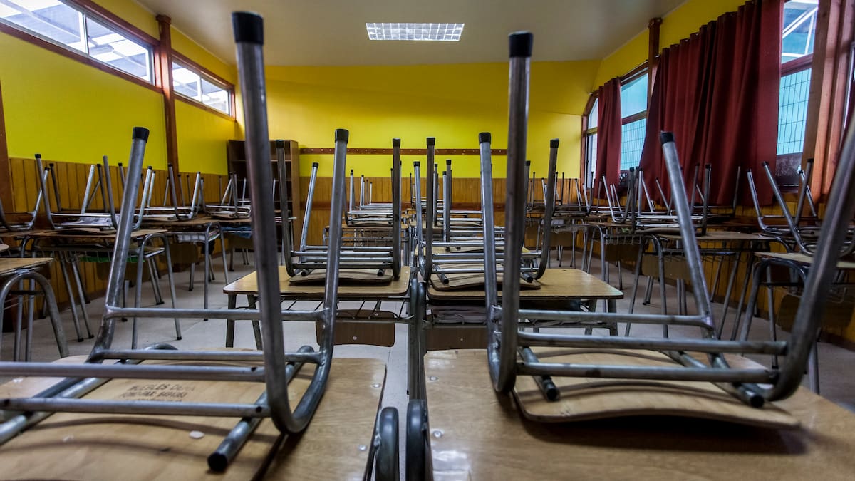 Suspenden clases en dos comunas de Chile por intenso temporal que deja lluvias y nieve en el norte