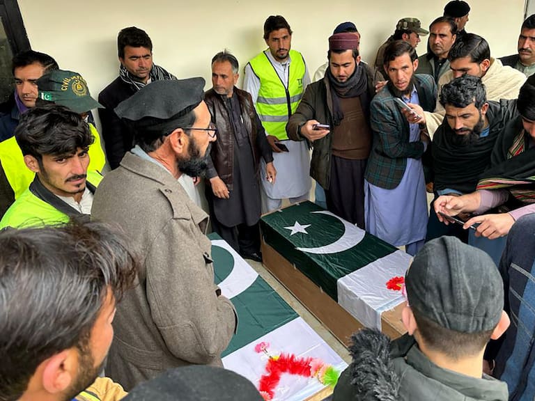 El régimen talibán informó de dos ataques en el territorio de Pakistán, donde deja ocho personas muertas en la zona fronteriza con Afganistán.