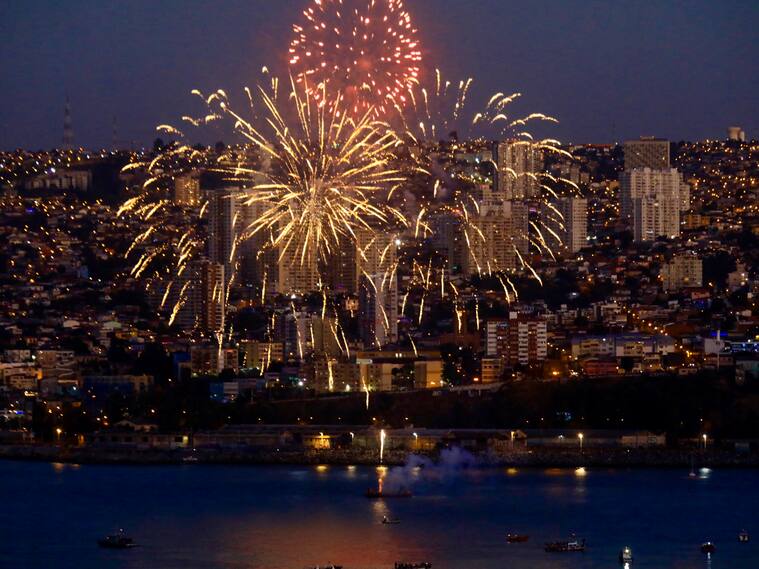 En el puerto de Valparaíso se realizó la prueba de fuegos artificiales, correspondientes al espectáculo pirotécnico de año nuevo 2026.