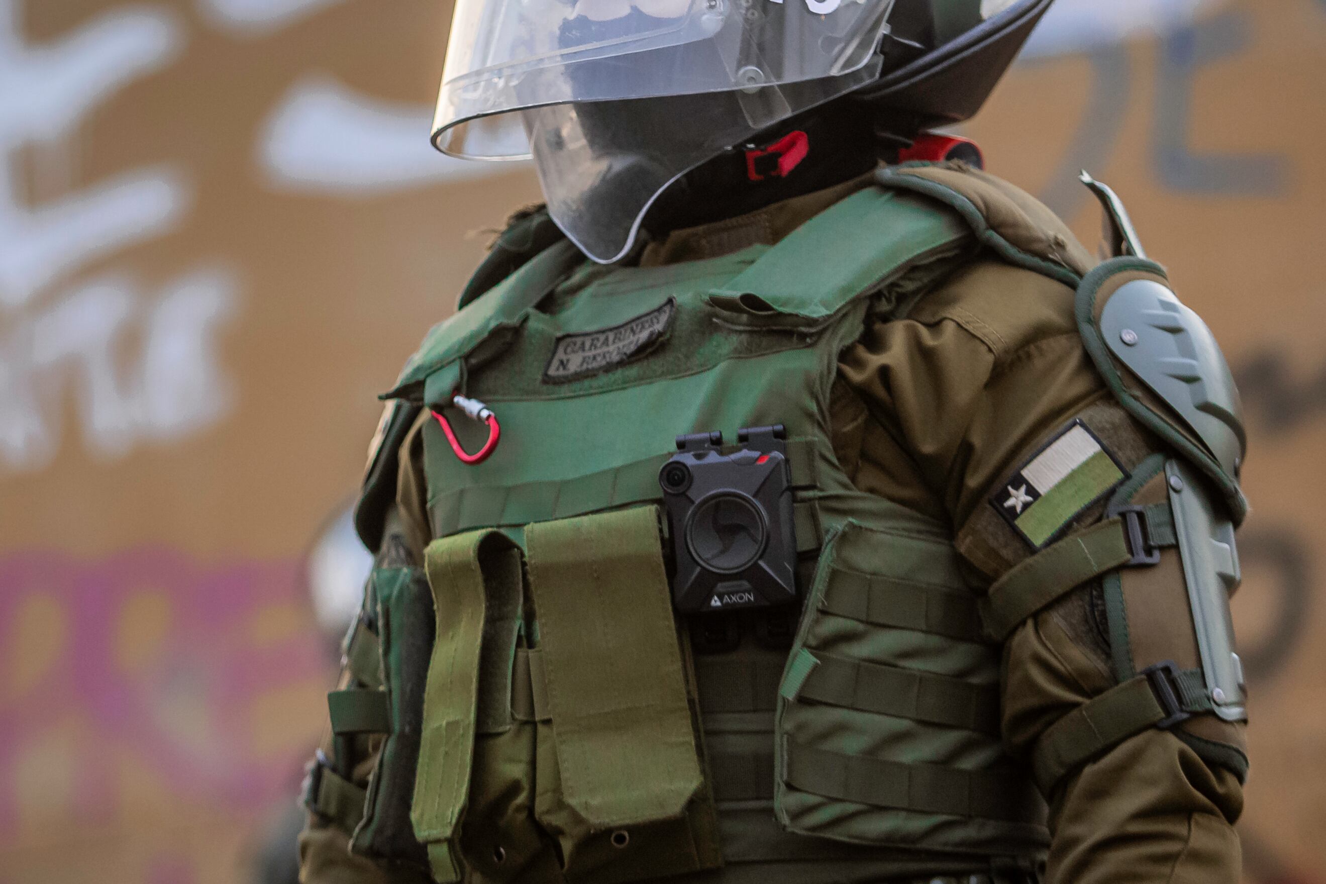 Sujeto intenta agredir a carabineros en procedimiento de control de identidad: mantenía más de 26 detenciones