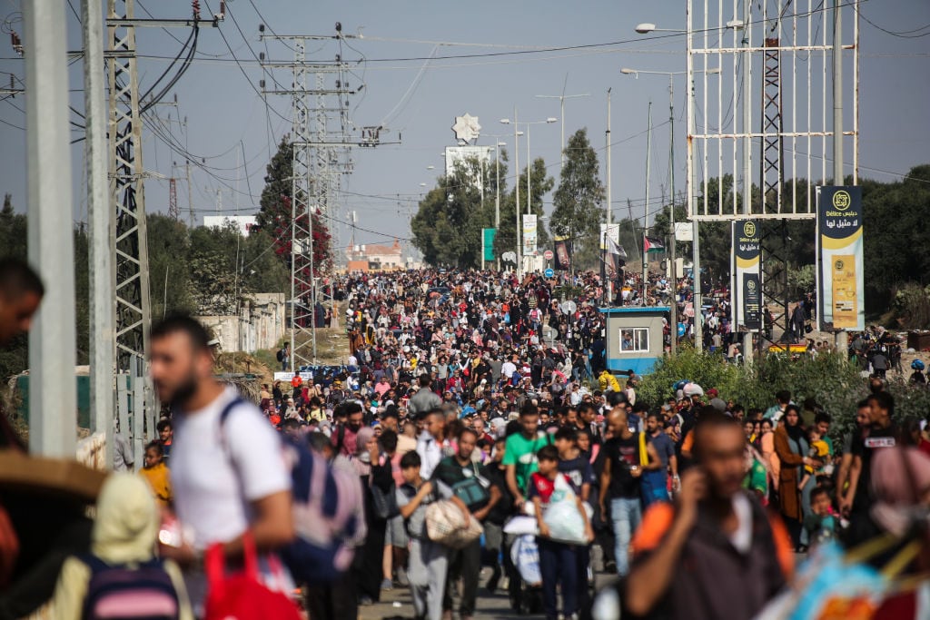 Palestinos son forzados a desplazarse hacia el sur de la Franja de Gaza