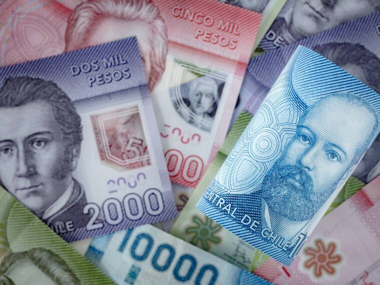 Chilean money, pesos, Lying on the table