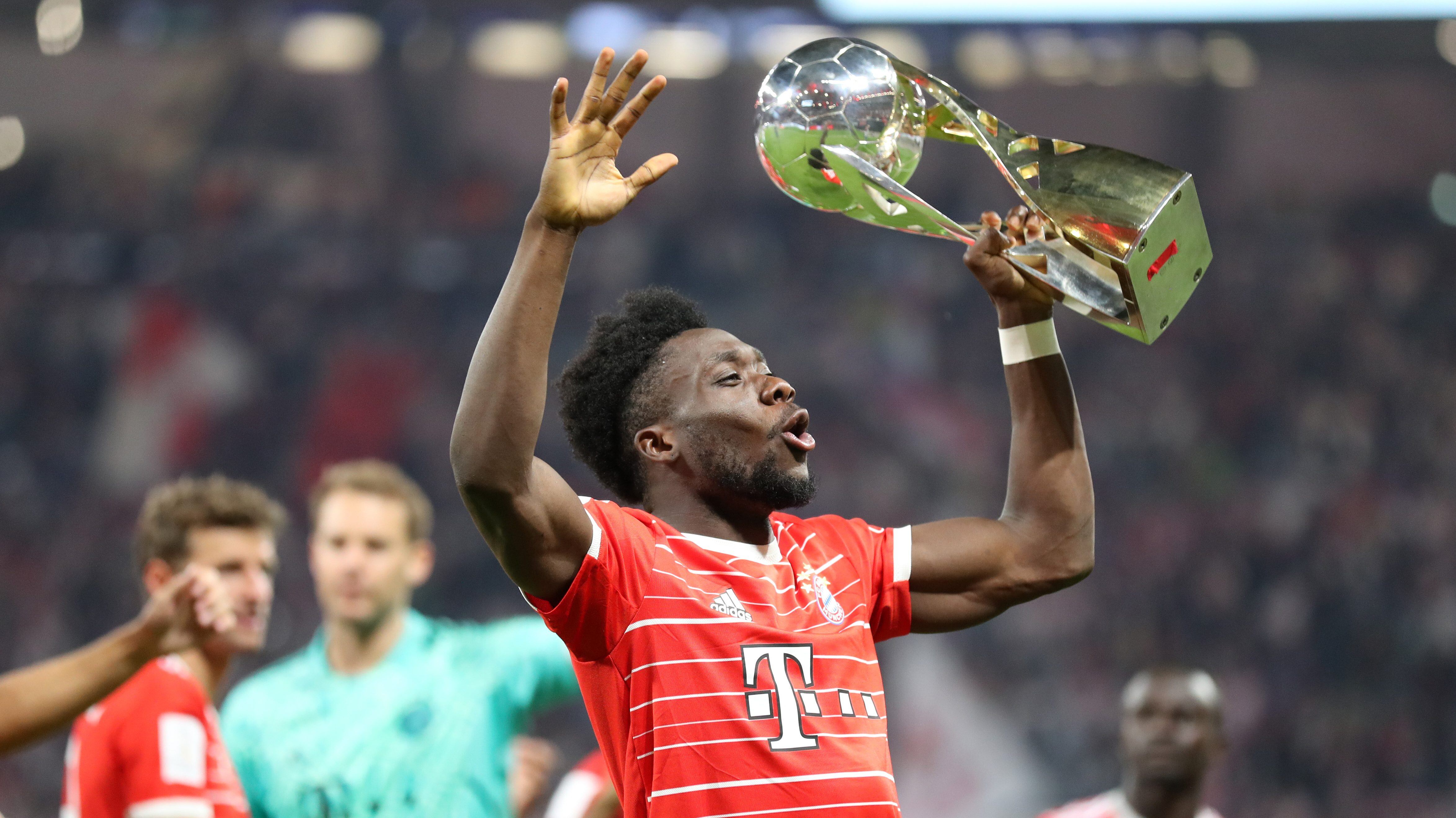 LEIPZIG, GERMANY - JULY 30: Alphonso Davies of Bayern Muenchen celebrate with the fans after their sides victory during the Supercup 2022 match between RB Leipzig and FC Bayern München at Red Bull Arena on July 30, 2022 in Leipzig, Germany. (Photo by Stefan Matzke - sampics/Corbis via Getty Images)
