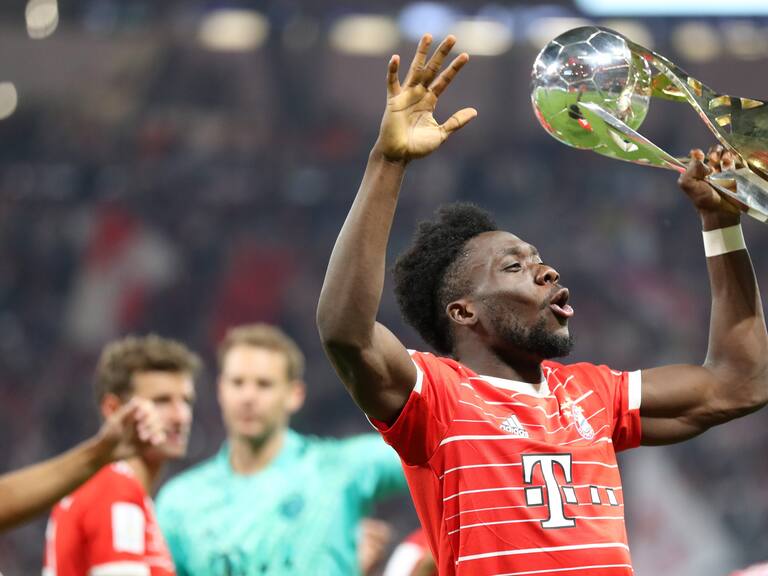 LEIPZIG, GERMANY - JULY 30: Alphonso Davies of Bayern Muenchen celebrate with the fans after their sides victory during the Supercup 2022 match between RB Leipzig and FC Bayern München at Red Bull Arena on July 30, 2022 in Leipzig, Germany. (Photo by Stefan Matzke - sampics/Corbis via Getty Images)