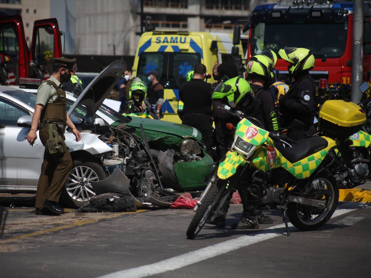 Asalto a camión de valores terminó con accidente de tránsito entre Carabineros y un vehículo particular