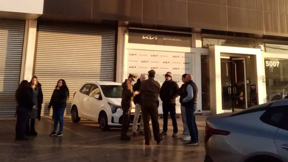 Delincuentes realizan robo masivo de vehículos desde automotora en Cerrillos