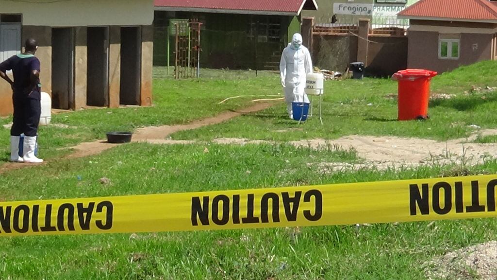 Una villa aislada por la presencia del ébola en Uganda