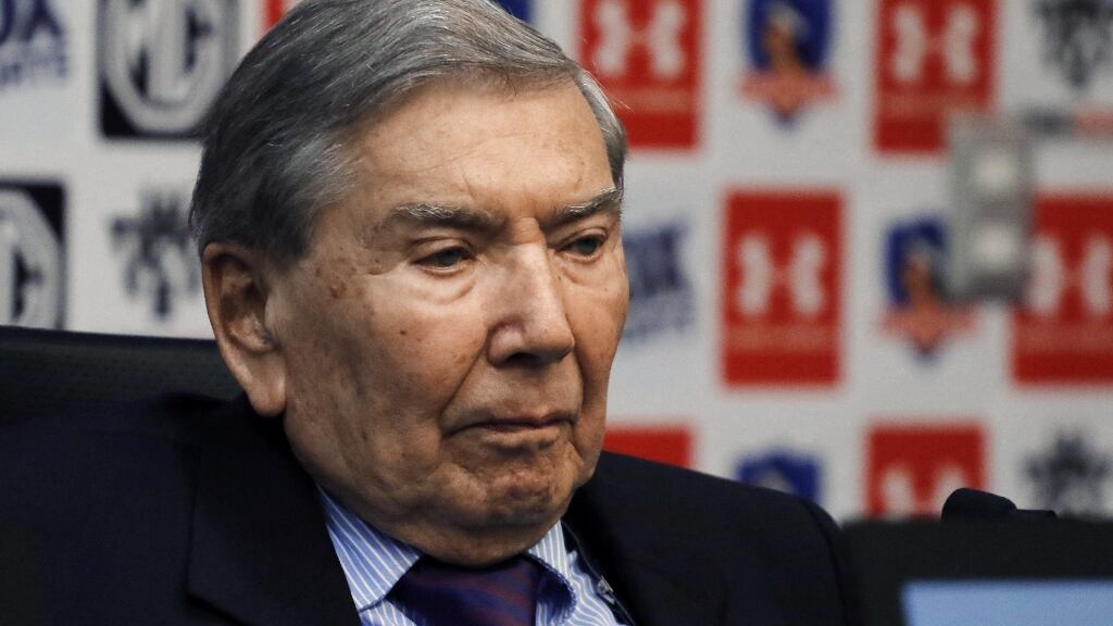 Revive la historia de Álvaro Reyes, histórico traumatólogo del fútbol chileno