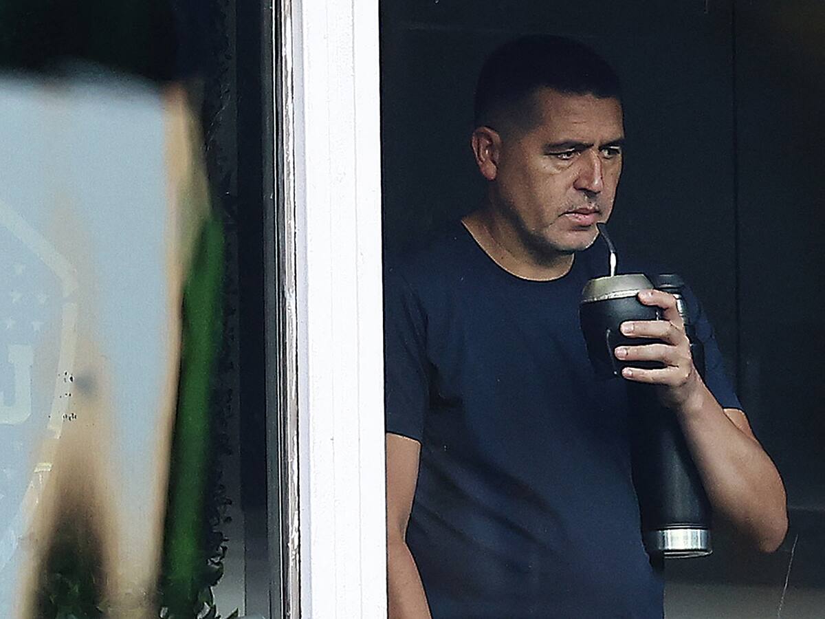 “Hubo un temita con los horarios”: la insólita explicación de Juan Román Riquelme para no contar con Gary Medel en Copa Sudamericana