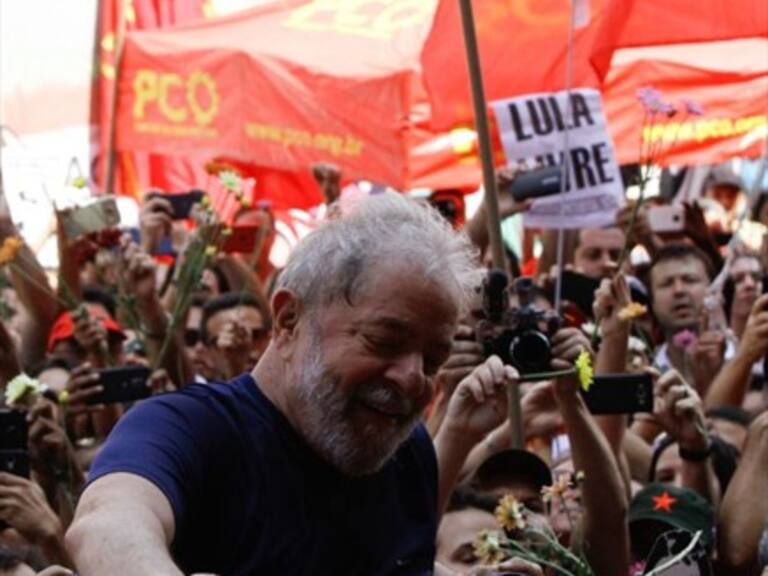 Lula da Silva salió de la cárcel entre el apoyo de sus seguidores en Curitiba